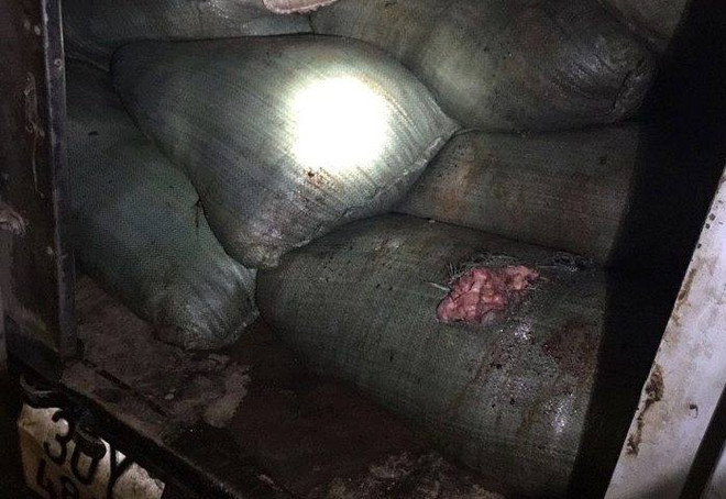Hà Nội: Ngăn chặn 600kg mỡ bò thối trên đường đi tiêu thụ ảnh 1