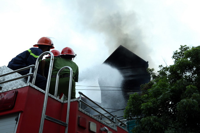 Điện Biên: Cháy trong khu dân cư, một phòng luật sư bị thiêu rụi ảnh 2