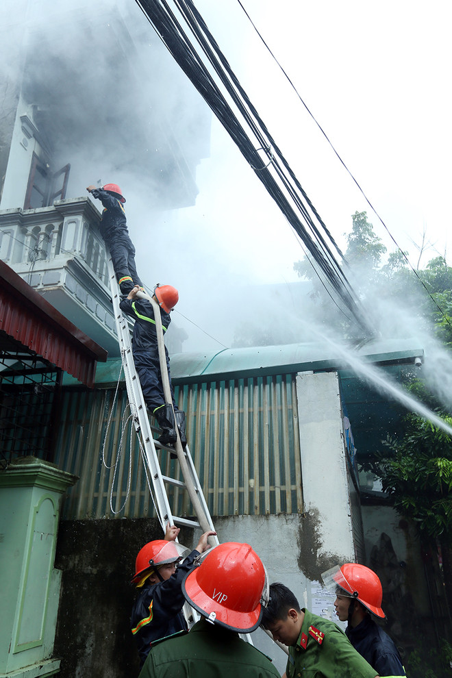 Điện Biên: Cháy trong khu dân cư, một phòng luật sư bị thiêu rụi ảnh 3