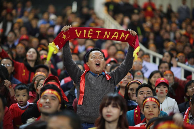 Người hâm mộ vỡ òa khi “cơn mơ 10 năm” AFF Cup thành hiện thực ảnh 2