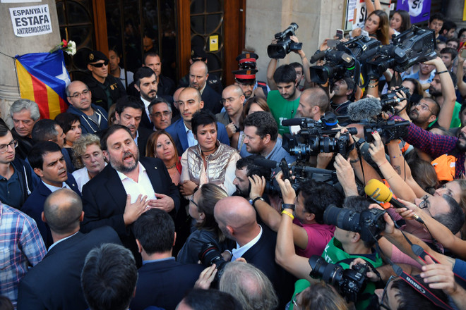 Liên minh châu Âu rơi vào thế bí do cuộc khủng hoảng Catalonia ảnh 1