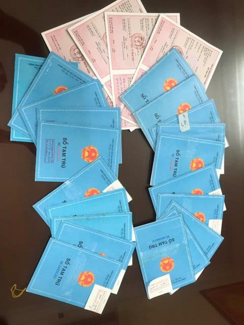 Hà Nội: Khởi tố 5 đối tượng trong đường dây làm giả sổ tạm trú ảnh 1