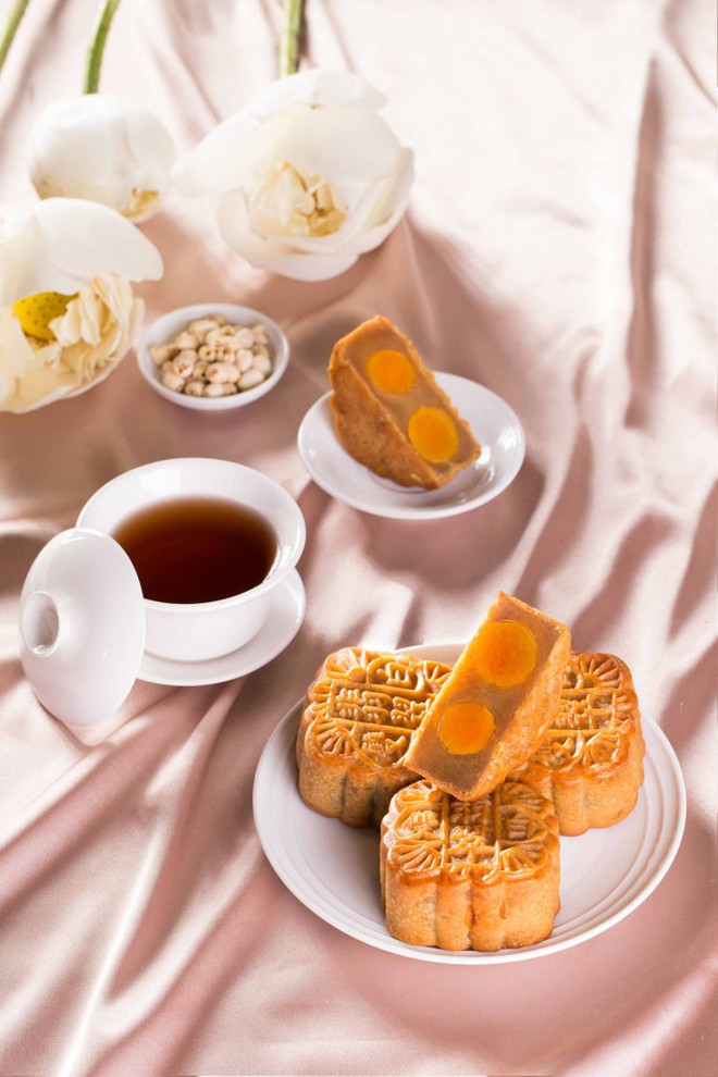 Mãn nhãn với bánh Trung Thu của các khách sạn hạng sang ở Hà Nội ảnh 12