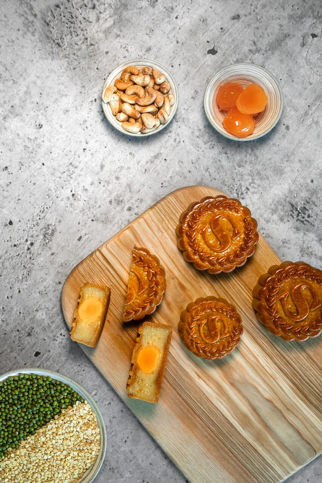 Mãn nhãn với bánh Trung Thu của các khách sạn hạng sang ở Hà Nội ảnh 7