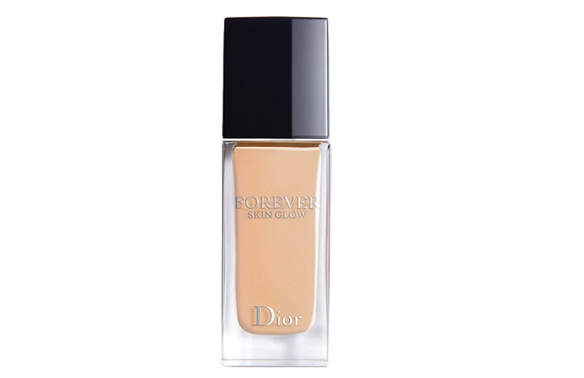 Dior Forever Skin Glow: Kem nền chứa 86% chiết xuất thiên nhiên đem lại độ che phủ tự nhiên và sức mạnh dưỡng ẩm, làm mịn da. Bảng màu bao gồm 42 sắc thái phù hợp với nhiều tông da. Skindation: Cuộc cách mạng xóa nhòa lằn ranh trang điểm và dưỡng da ảnh 6