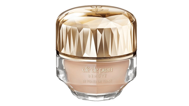 Clé de Peau Beauté The Foundation: Bên trong “viên kim cương” tinh xảo chứa đựng tất cả các yếu tố biến giấc mơ về một nền da hoàn mỹ thành sự thật: kết cấu nước lai gel nhẹ bẫng như không và sức mạnh chống lão hóa từ Lakesis Extract - nhũ hương của cây mastic. Skindation: Cuộc cách mạng xóa nhòa lằn ranh trang điểm và dưỡng da ảnh 3