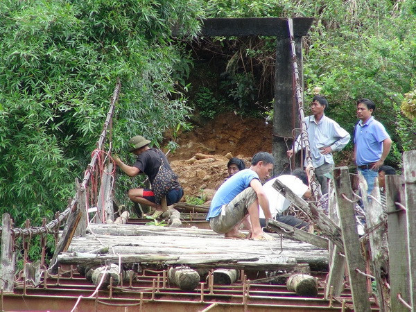 Lai Châu khẩn trương làm cầu treo tạm cho dân bản Chu Va 6 ảnh 1