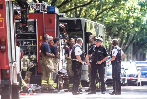 Đức xét xử thủ phạm tấn công bằng dao trên xe buýt tại Luebeck ảnh 1