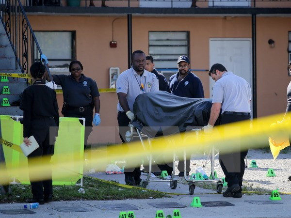 Mỹ: Nhiều vụ bạo lực súng đạn dịp Quốc khánh, 7 người tử vong ảnh 1