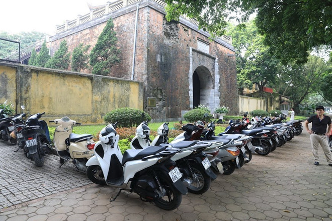 Dịch COVID-19: Hà Nội chấn chỉnh vi phạm tại các điểm trông giữ xe ảnh 2