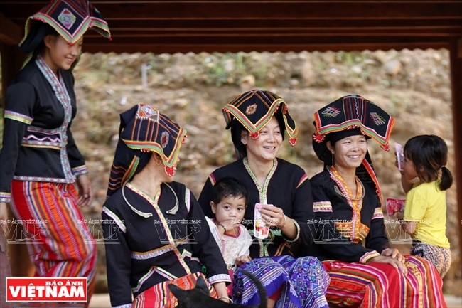 Hồi sinh những tộc người “lá vàng” nơi biên cương của Tổ quốc ảnh 12