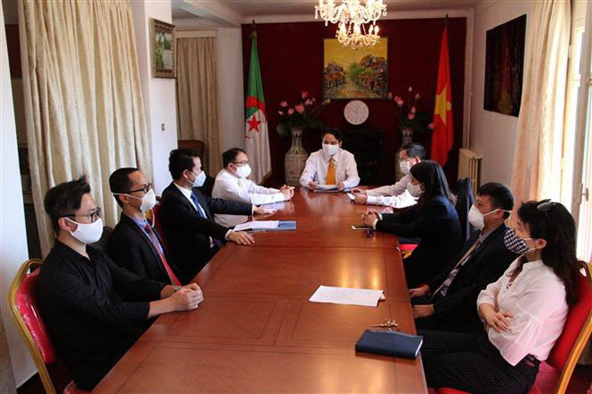 Kỷ niệm ngày sinh Chủ tịch Hồ Chi Minh tại Algeria và Venezuela ảnh 2