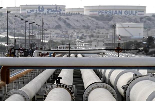 Cơ sở khai thác dầu của Iran trên đảo Khark. (Ảnh: AFP/TTXVN) Giá dầu tại thị trường châu Á giảm gần 2% trong phiên đầu tuần ảnh 1