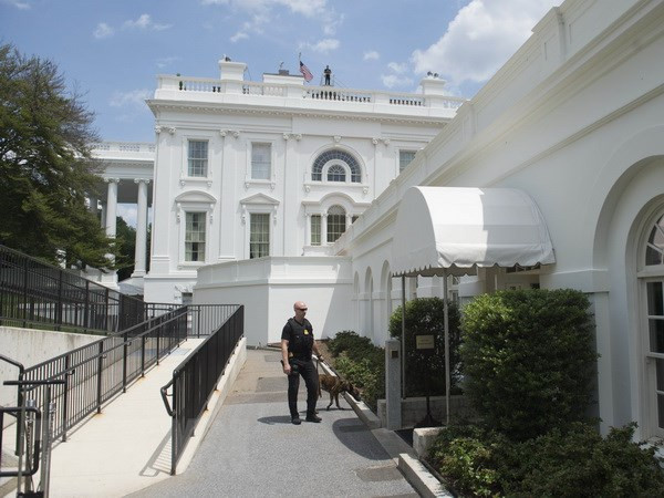 Chính phủ Mỹ đối mặt với nguy cơ tạm đóng cửa lần thứ 3 trong năm ảnh 1