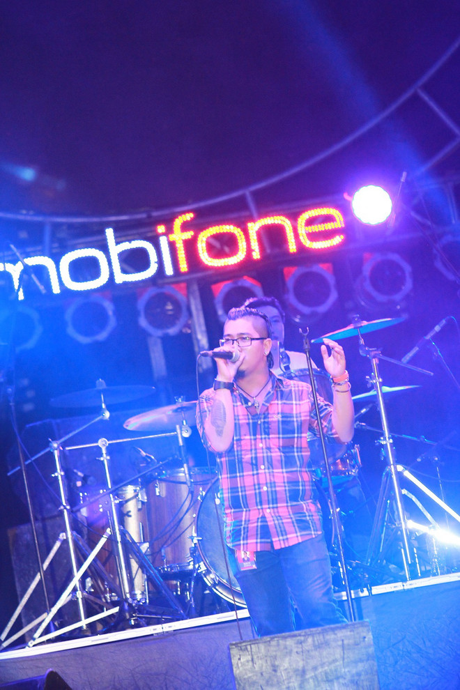 Microwave. MobiFone RockStorm7 mang đến TP. HCM bữa tiệc âm nhạc đa sắc ảnh 3