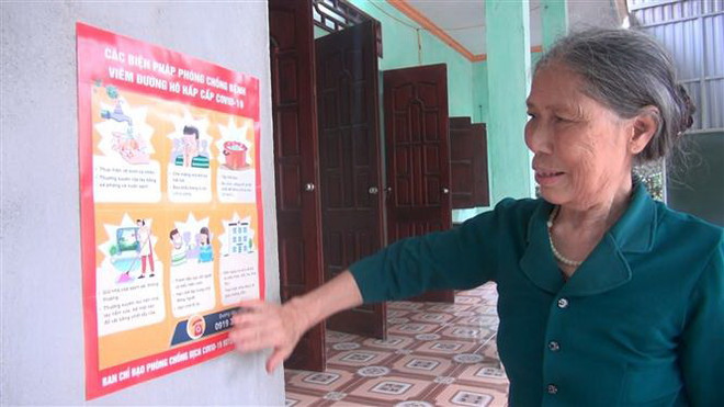 Vợ liệt sỹ gần 80 tuổi đạp xe lên xã ủng hộ tiền chống dịch COVID-19 ảnh 1