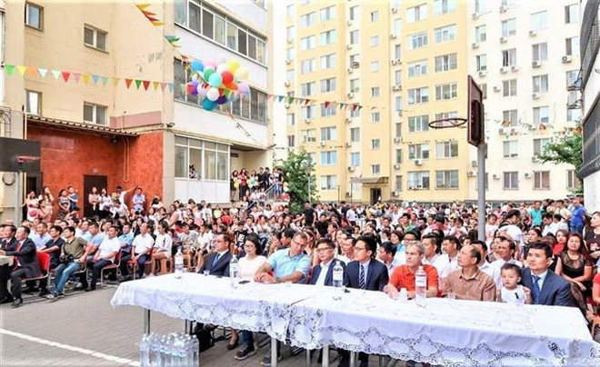 Kiều bào Việt Nam tham dự Hội nghị cộng đồng người Việt tại Odessa. (Ảnh: Dương Trí/TTXVN) Nỗ lực xây dựng cộng đồng người Việt tại Ukraine vững mạnh, đoàn kết ảnh 2