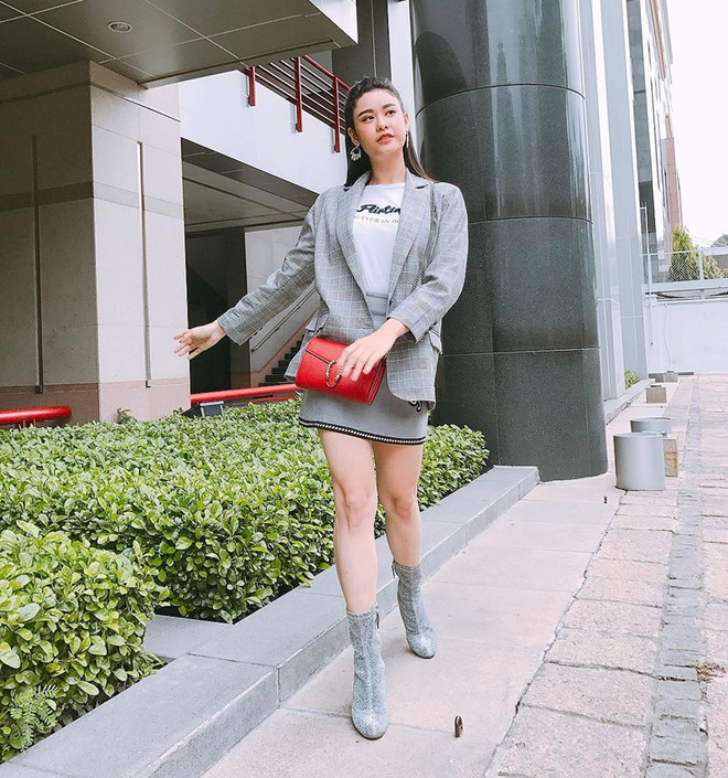 Dàn sao Việt lăngxê sắc đen kiêu kỳ trong tuần lễ đầu tiên của năm mới ảnh 11