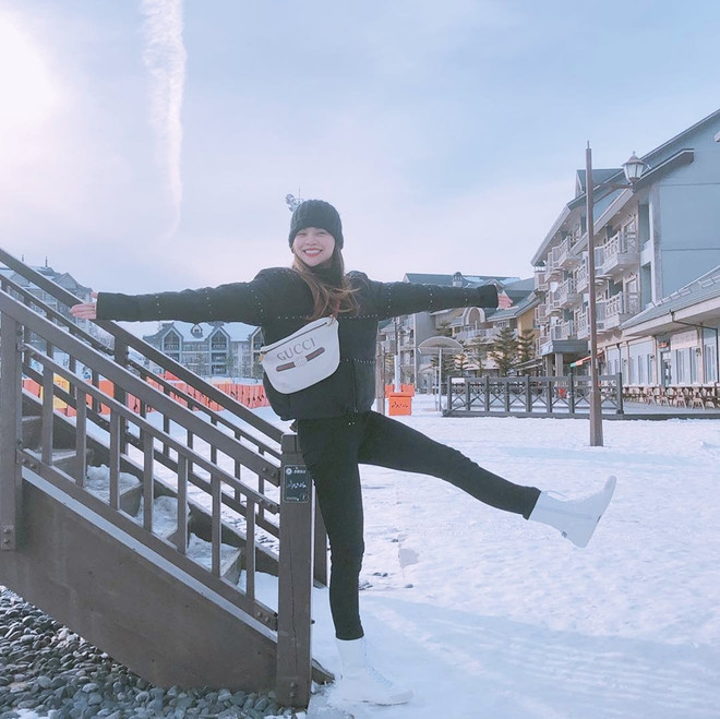 Dàn sao Việt lăngxê sắc đen kiêu kỳ trong tuần lễ đầu tiên của năm mới ảnh 3