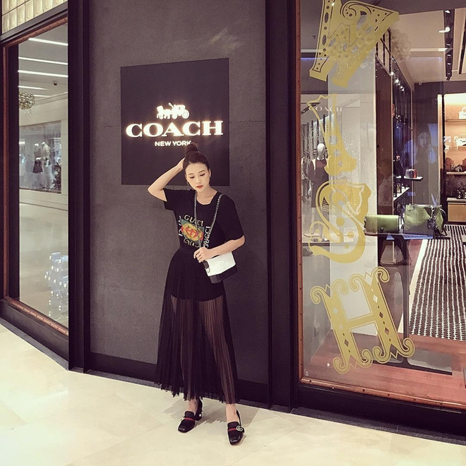 Dàn sao Việt lăngxê sắc đen kiêu kỳ trong tuần lễ đầu tiên của năm mới ảnh 6