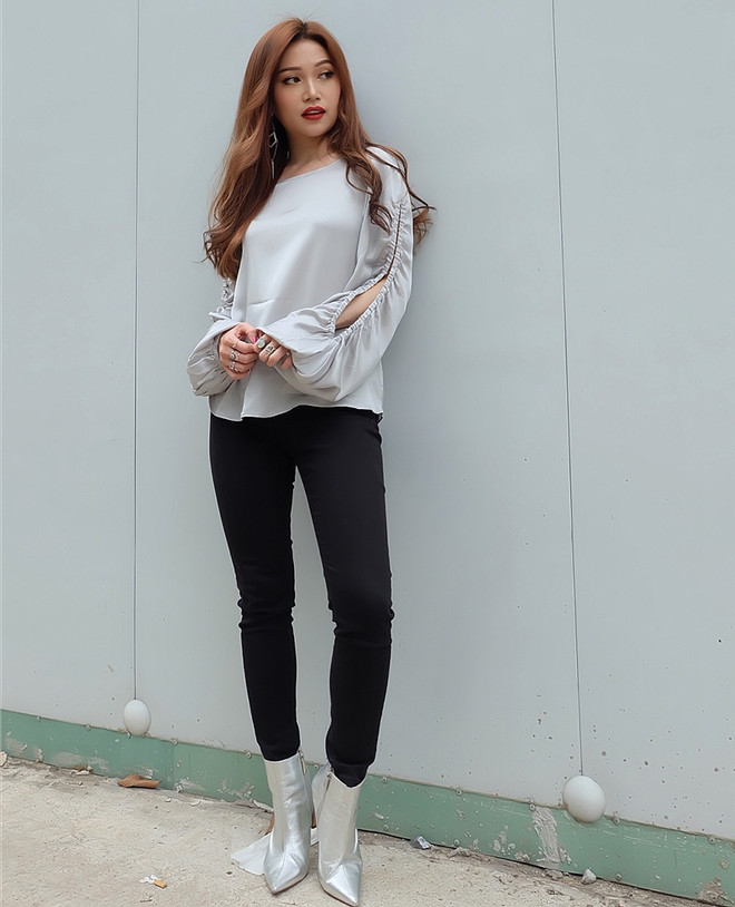 Dàn sao Việt lăngxê sắc đen kiêu kỳ trong tuần lễ đầu tiên của năm mới ảnh 15