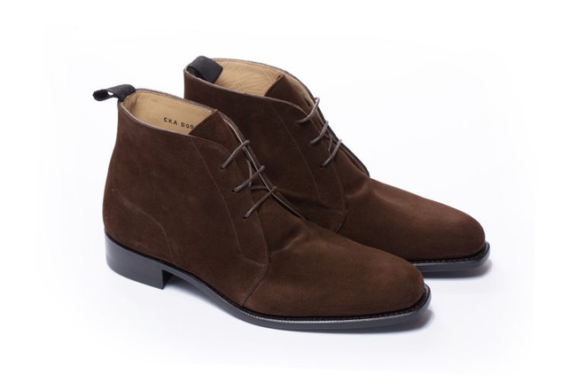 Chukka boots. Mẹo chọn giày phù hợp với trang phục dành cho các quý ông ảnh 9