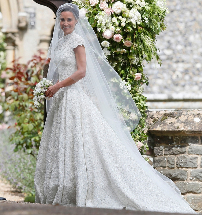 7 bộ váy cưới đình đám năm 2017 của sao Việt-Hàn, mỹ nhân Hollywood ảnh 20