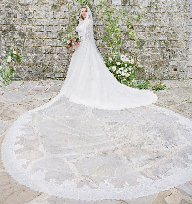 7 bộ váy cưới đình đám năm 2017 của sao Việt-Hàn, mỹ nhân Hollywood ảnh 14