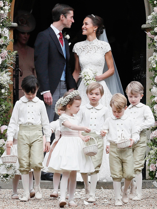 7 bộ váy cưới đình đám năm 2017 của sao Việt-Hàn, mỹ nhân Hollywood ảnh 19