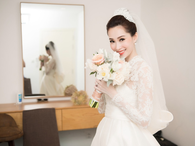 7 bộ váy cưới đình đám năm 2017 của sao Việt-Hàn, mỹ nhân Hollywood ảnh 22