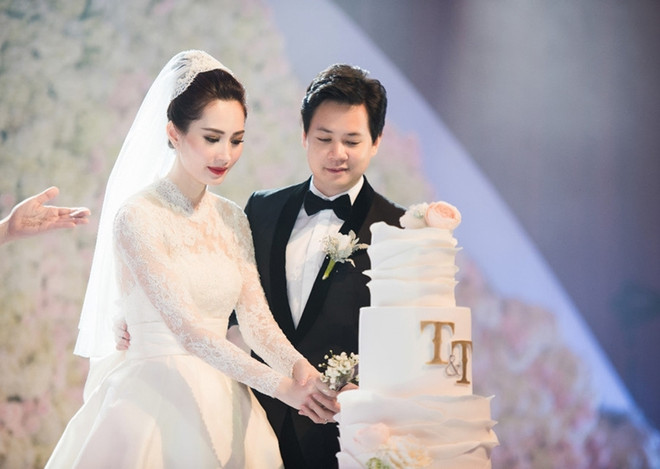 7 bộ váy cưới đình đám năm 2017 của sao Việt-Hàn, mỹ nhân Hollywood ảnh 21