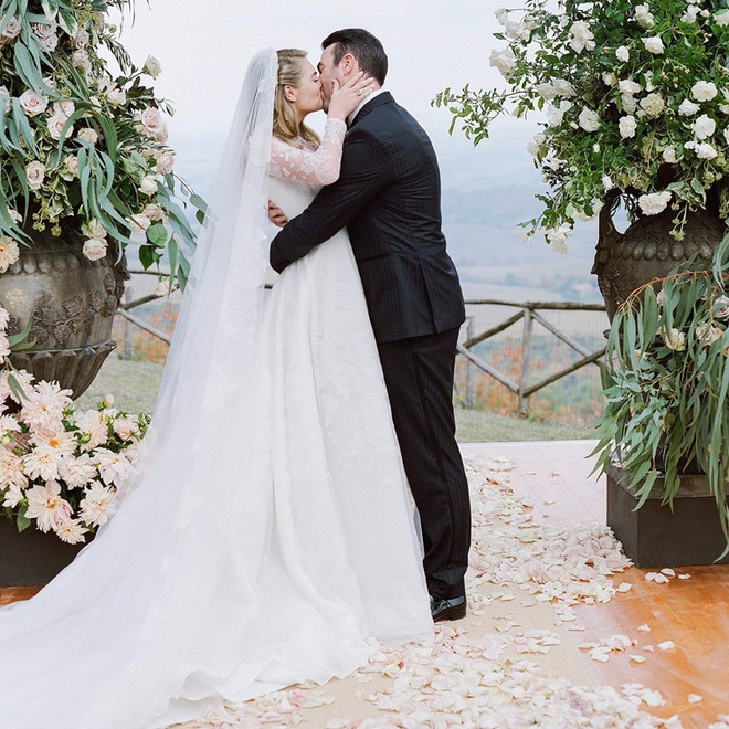 7 bộ váy cưới đình đám năm 2017 của sao Việt-Hàn, mỹ nhân Hollywood ảnh 17