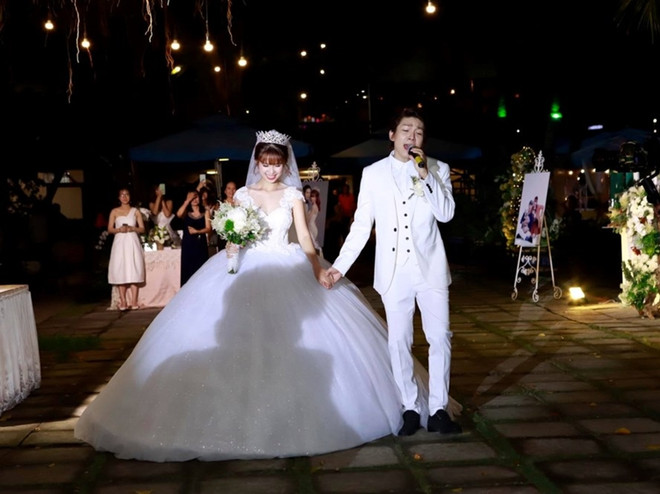 7 bộ váy cưới đình đám năm 2017 của sao Việt-Hàn, mỹ nhân Hollywood ảnh 27