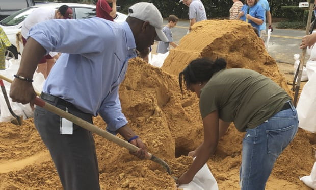 Mỹ-Mexico gấp rút chuẩn bị ứng phó với cơn bão nguy hiểm Michael ảnh 1