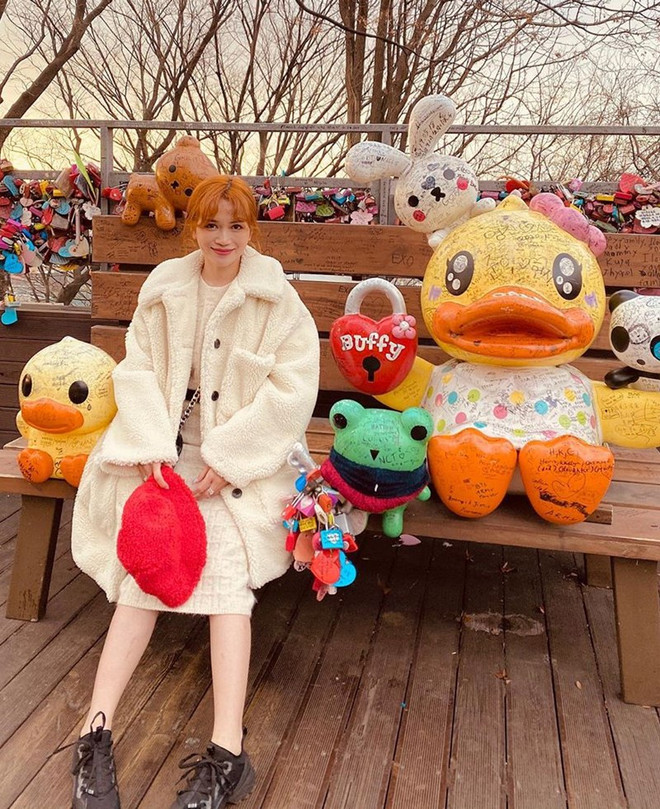 Hồ Ngọc Hà và dàn mỹ nhân Việt khoe street style du lịch đầu năm ảnh 4