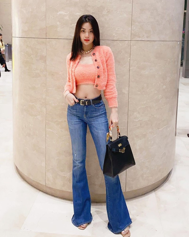 Hồ Ngọc Hà và dàn mỹ nhân Việt khoe street style du lịch đầu năm ảnh 15