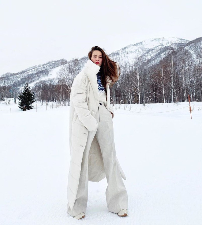 Hồ Ngọc Hà và dàn mỹ nhân Việt khoe street style du lịch đầu năm ảnh 1