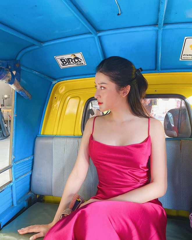 Hồ Ngọc Hà và dàn mỹ nhân Việt khoe street style du lịch đầu năm ảnh 8