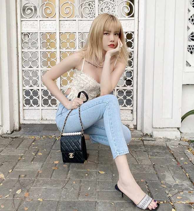 Hồ Ngọc Hà và dàn mỹ nhân Việt khoe street style du lịch đầu năm ảnh 16