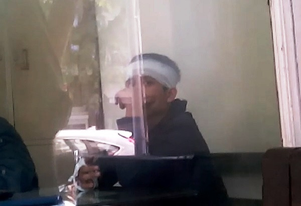 Cảnh sát cơ động bị đâm gãy chân khi chống đua xe sau trận AFF Cup ảnh 1