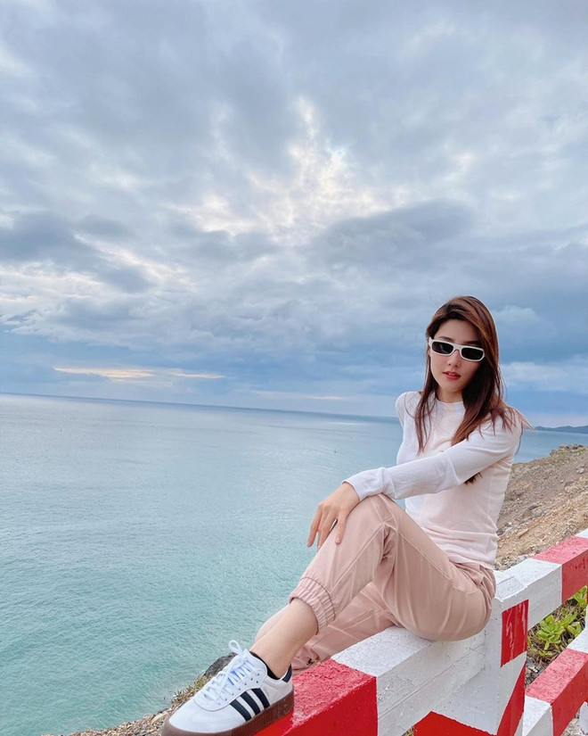 Mặc đẹp ngày lạnh như Thanh Hằng, Hoàng Thùy Linh và dàn sao Việt ảnh 20