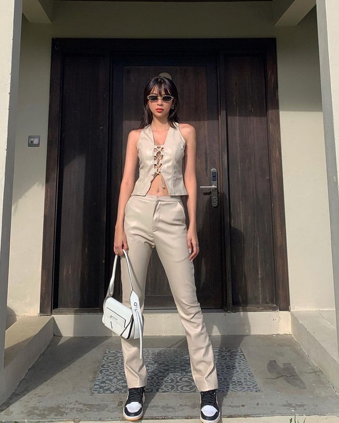 Mặc đẹp ngày lạnh như Thanh Hằng, Hoàng Thùy Linh và dàn sao Việt ảnh 14