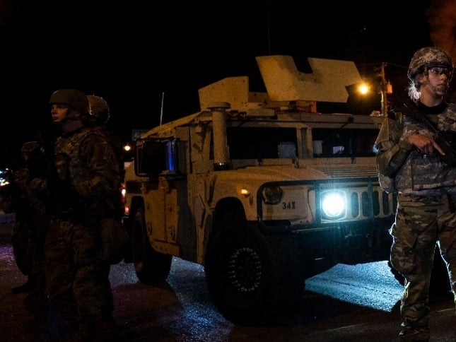 Mỹ ban bố lệnh giới nghiêm tại Minneapolis do biểu tình bạo lực ảnh 1