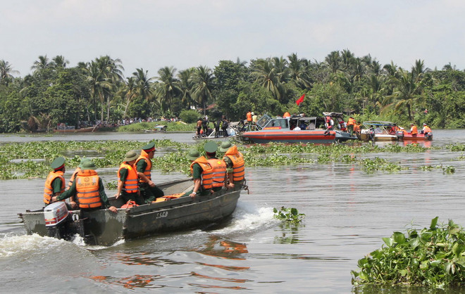 Hưng Yên: Thấy xác 2 nạn nhân của vụ chìm tàu trên sông Hồng ảnh 1