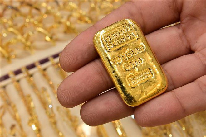 (Ảnh minh họa. AFP/TTXVN) Giá vàng tại thị trường châu Á giảm do đồng USD mạnh lên ảnh 1