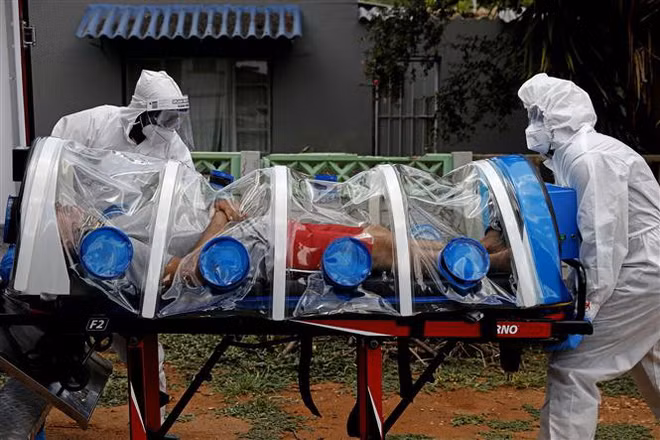Giới chuyên gia: COVID-19 không thể kết thúc trong 6 tháng tới ảnh 1