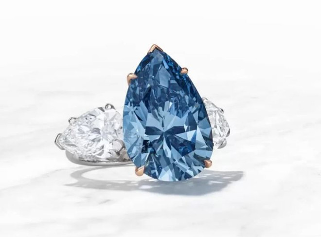 Chiếc nhẫn gắn viên kim cương quý hiếm Bleu Royal có giá 50 triệu USD ảnh 1