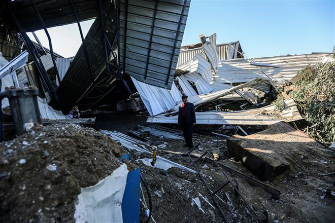 Các máy bay chiến đấu của Israel lại tấn công Dải Gaza ảnh 1