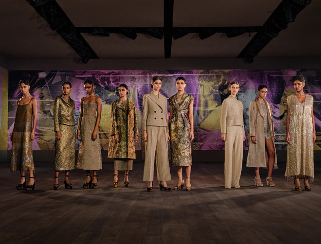 Dior Haute Couture Xuân Hè: Đi tìm vẻ đẹp nguyên bản của sự nữ tính ảnh 1