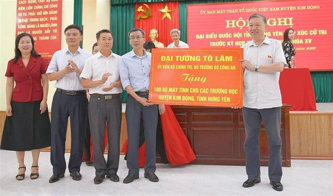 Bộ trưởng Bộ Công an Tô Lâm tiếp xúc cử tri tại Hưng Yên ảnh 2